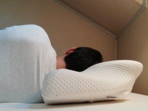 横向きで寝る　寝起きの肩コリ　Sepoveda低反発枕